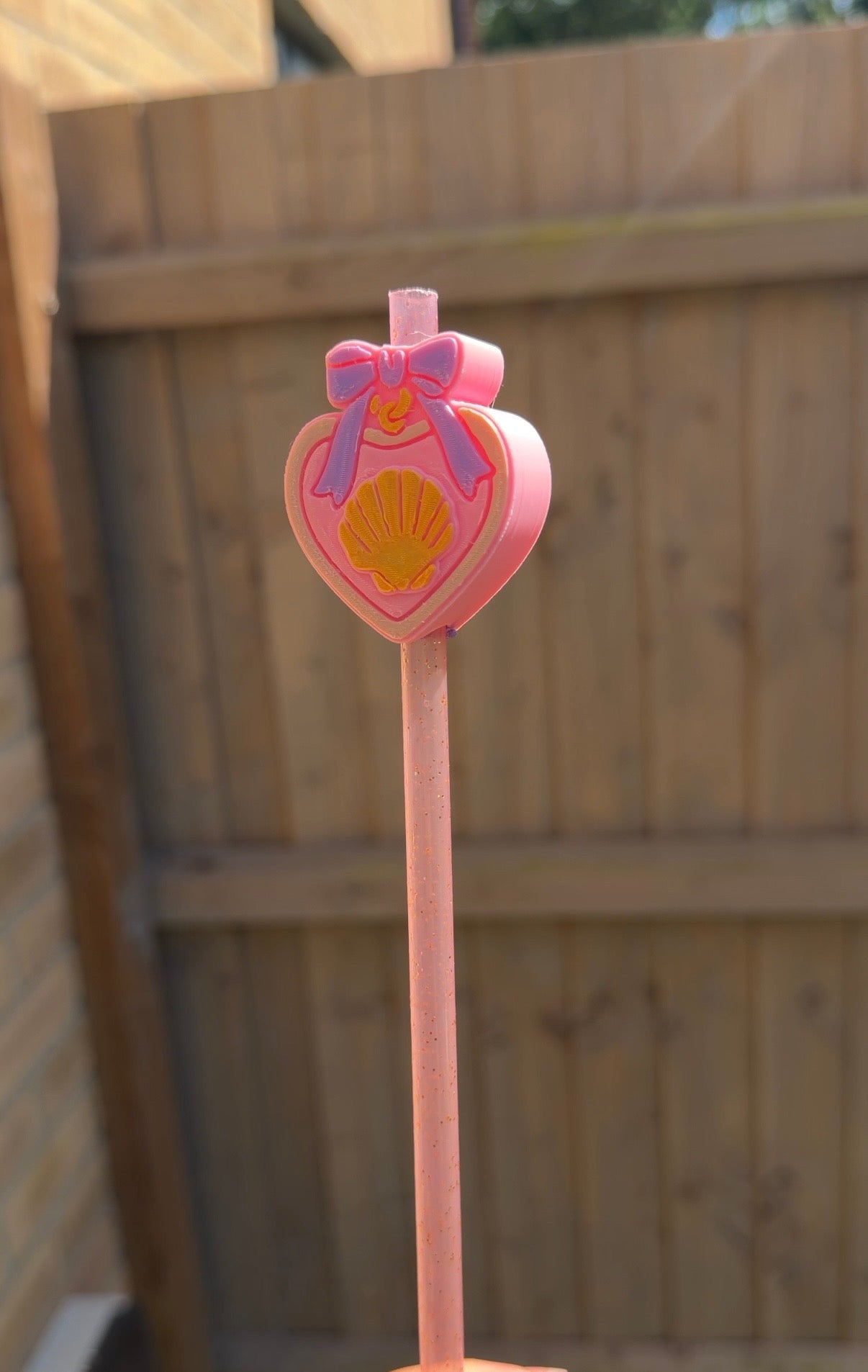 Shell straw topper
