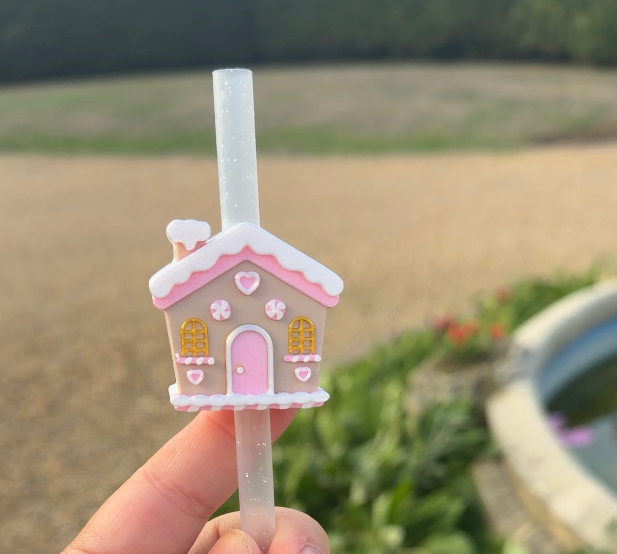 Gingerbread house straw topper