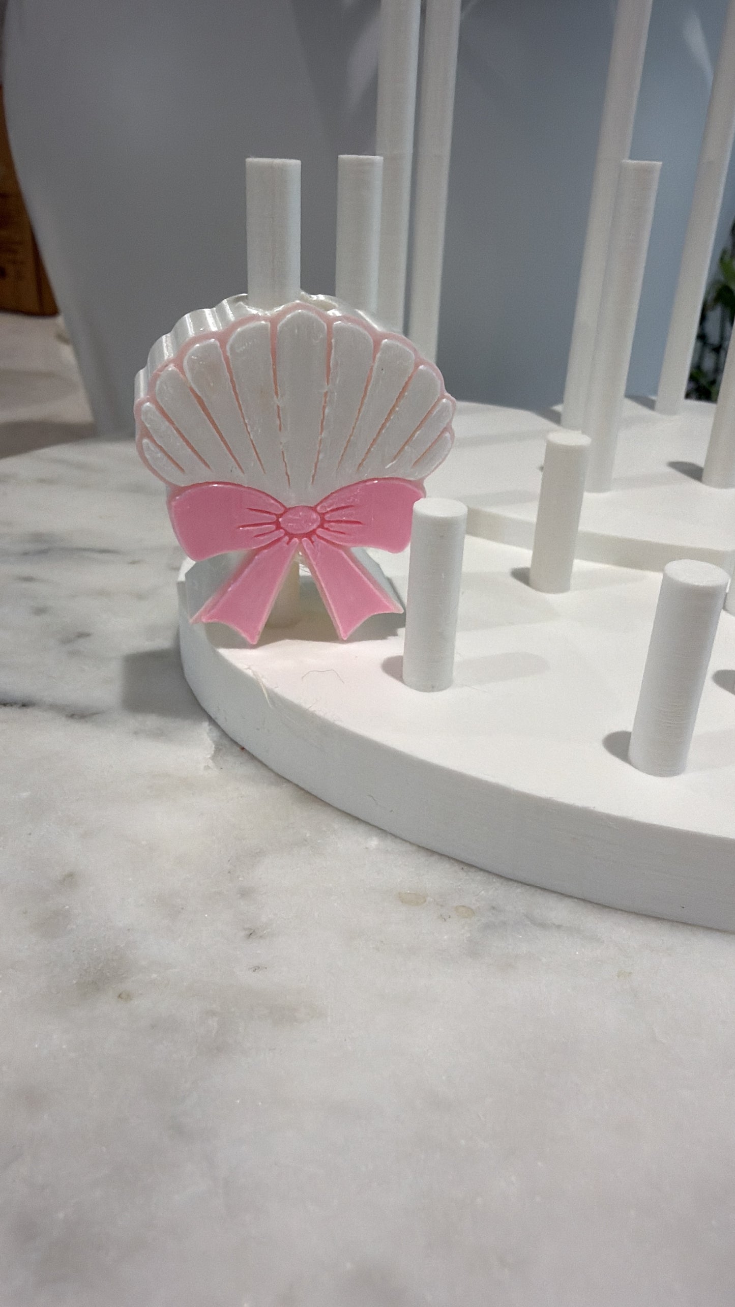 Shell bow straw topper