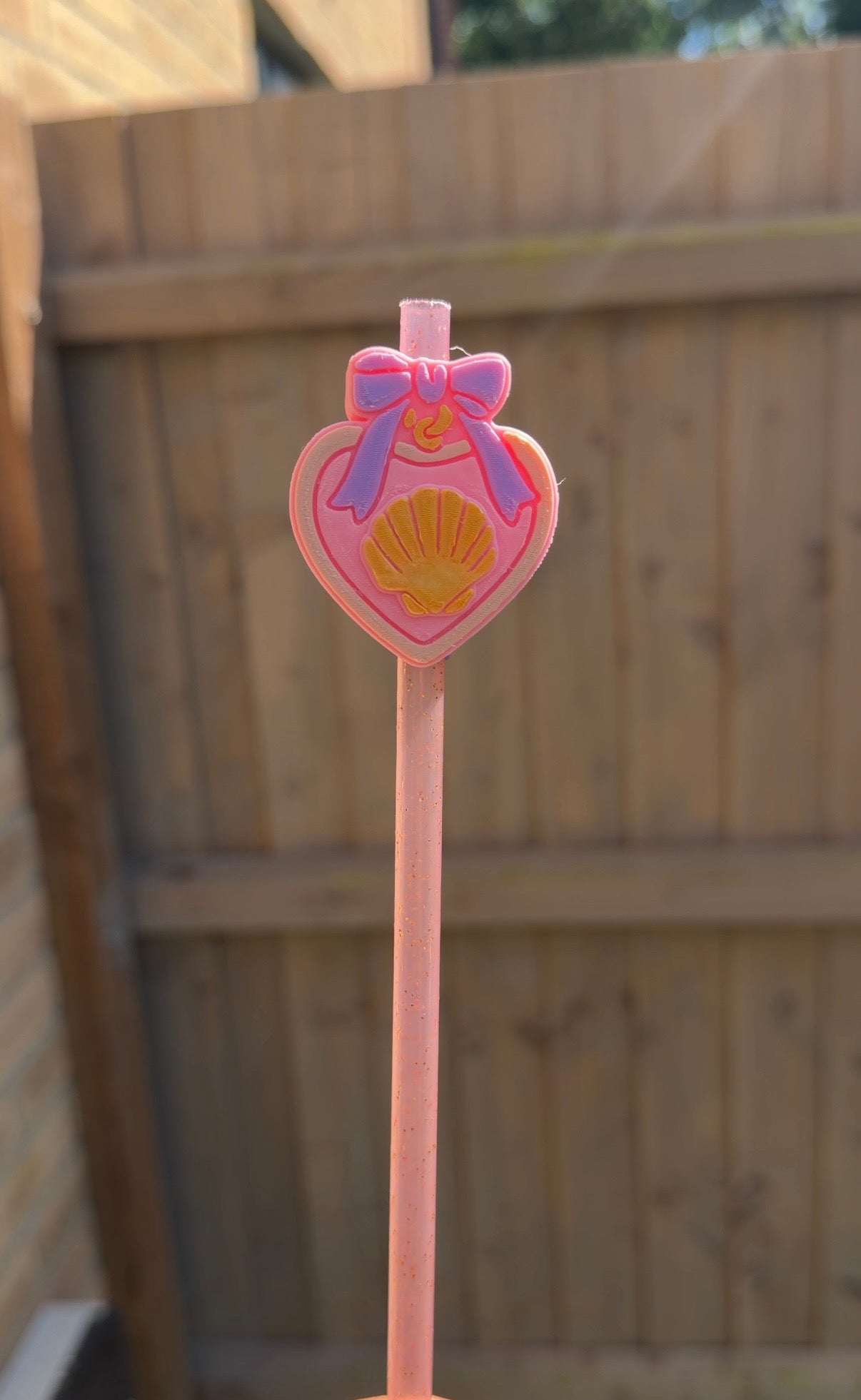Shell straw topper