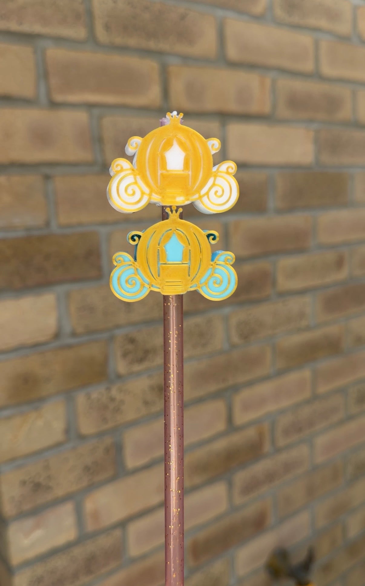 Carriage straw topper