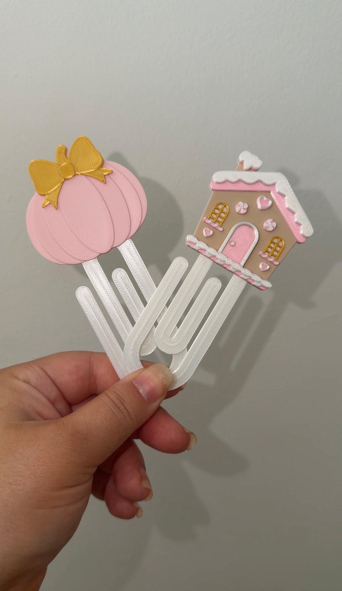 Jumbo paper clips